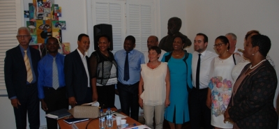 De droite à gauche, Victoire Jasmin, Sylvie Gustave dit Duflo, Nicole Erdan, Eric Maire, Sébastien Lecornu, Claudine Bajazet, Annick Girardin, Guy Losbar, Maryse Etzol, Jocelyn Sapotille, Marcel Sigiscar, Jacques Anselme