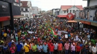 Ils étaient environ 10 000 personnes à défiler dans les rues de Cayenne le 28 mars 2017