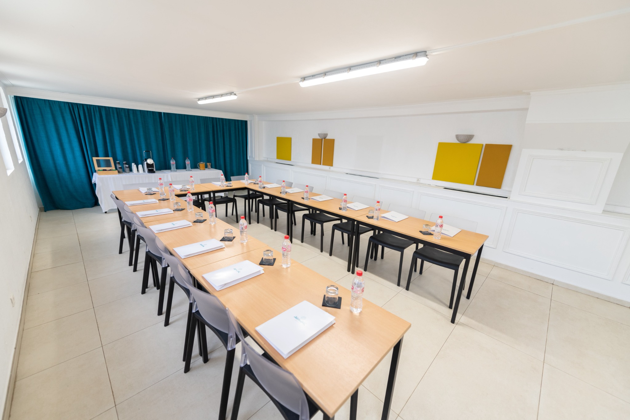 Salle de séminaire de l'Arawak