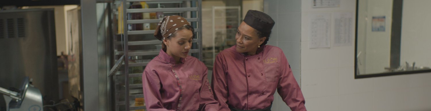 Scène de la série Harmony, deux femmes cheffes en cuisine
